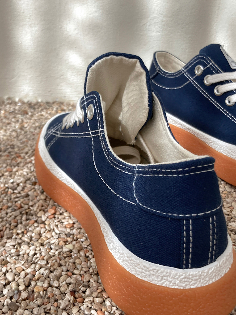 신발 네이비블루 색상 이미지-S1L8